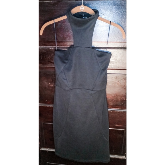 EUC 💞 Simple Solid Black Halter Neck Mini Dress - Picture 2 of 4
